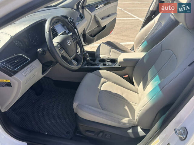 Белый Хендай Соната, объемом двигателя 2.36 л и пробегом 79 тыс. км за 17200 $, фото 9 на Automoto.ua