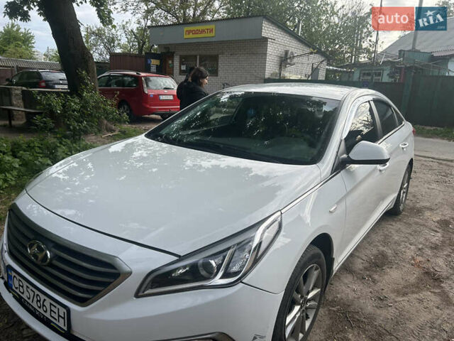Белый Хендай Соната, объемом двигателя 2 л и пробегом 250 тыс. км за 9300 $, фото 3 на Automoto.ua