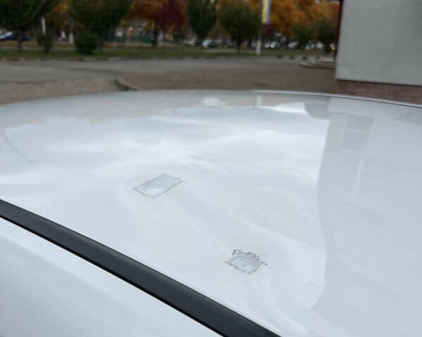 Белый Хендай Соната, объемом двигателя 2.36 л и пробегом 189 тыс. км за 8900 $, фото 10 на Automoto.ua