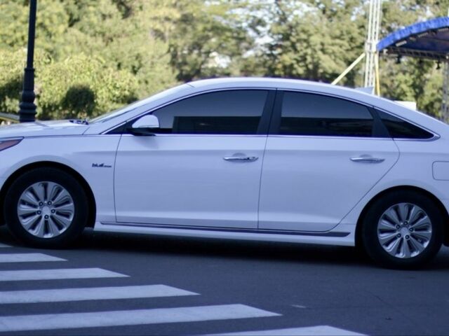 Білий Хендай Соната, об'ємом двигуна 2 л та пробігом 113 тис. км за 13500 $, фото 4 на Automoto.ua