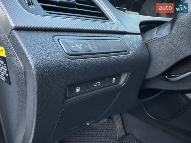 Білий Хендай Соната, об'ємом двигуна 2 л та пробігом 161 тис. км за 9999 $, фото 28 на Automoto.ua