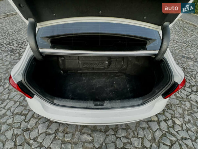 Білий Хендай Соната, об'ємом двигуна 2 л та пробігом 217 тис. км за 12500 $, фото 13 на Automoto.ua