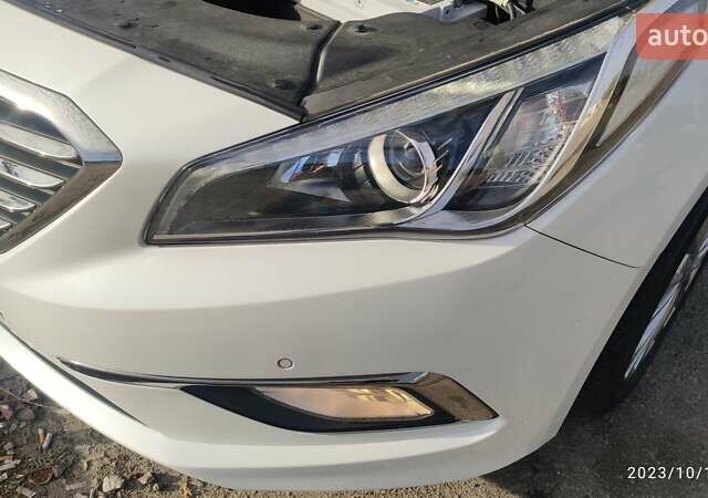 Білий Хендай Соната, об'ємом двигуна 1.7 л та пробігом 119 тис. км за 14950 $, фото 12 на Automoto.ua