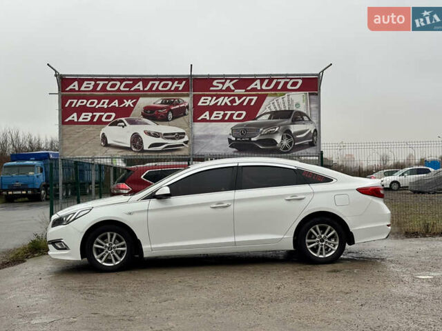 Белый Хендай Соната, объемом двигателя 2 л и пробегом 355 тыс. км за 9900 $, фото 3 на Automoto.ua