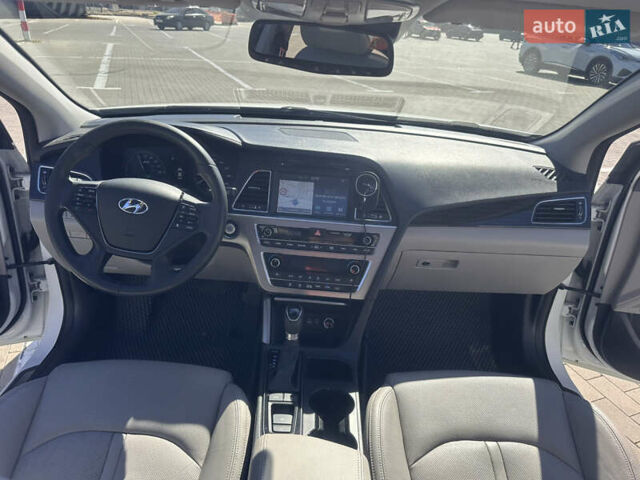 Белый Хендай Соната, объемом двигателя 2.36 л и пробегом 79 тыс. км за 17200 $, фото 12 на Automoto.ua