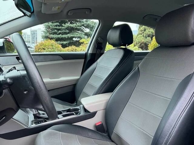 Белый Хендай Соната, объемом двигателя 2.4 л и пробегом 123 тыс. км за 9200 $, фото 8 на Automoto.ua