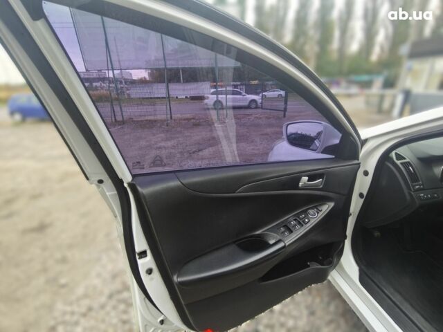 Білий Хендай Соната, об'ємом двигуна 2 л та пробігом 338 тис. км за 8500 $, фото 9 на Automoto.ua