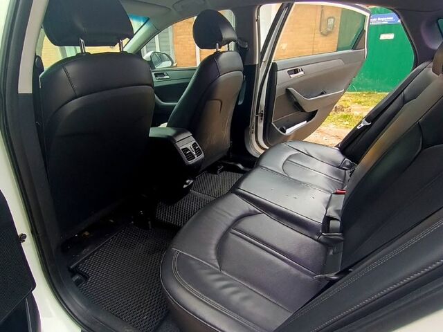 Білий Хендай Соната, об'ємом двигуна 2 л та пробігом 420 тис. км за 9500 $, фото 1 на Automoto.ua