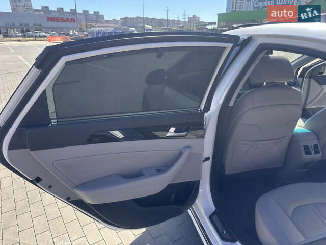 Белый Хендай Соната, объемом двигателя 2.36 л и пробегом 79 тыс. км за 17200 $, фото 25 на Automoto.ua