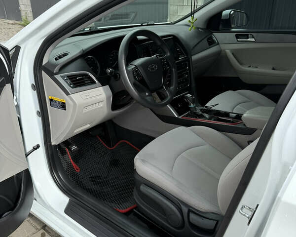 Белый Хендай Соната, объемом двигателя 2.36 л и пробегом 195 тыс. км за 8850 $, фото 10 на Automoto.ua