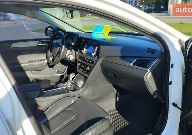 Хендай Соната 2016 в Днепре (Днепропетровске) на Automoto.ua Белый Хендай Соната, объемом двигателя 2 л и пробегом 412 тыс. км за 9999 $, фото 10 на Automoto.ua