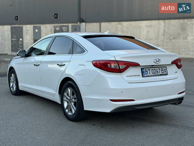 Білий Хендай Соната, об'ємом двигуна 2 л та пробігом 161 тис. км за 9999 $, фото 6 на Automoto.ua