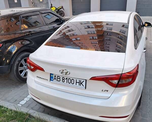 Белый Хендай Соната, объемом двигателя 2 л и пробегом 86 тыс. км за 12900 $, фото 1 на Automoto.ua