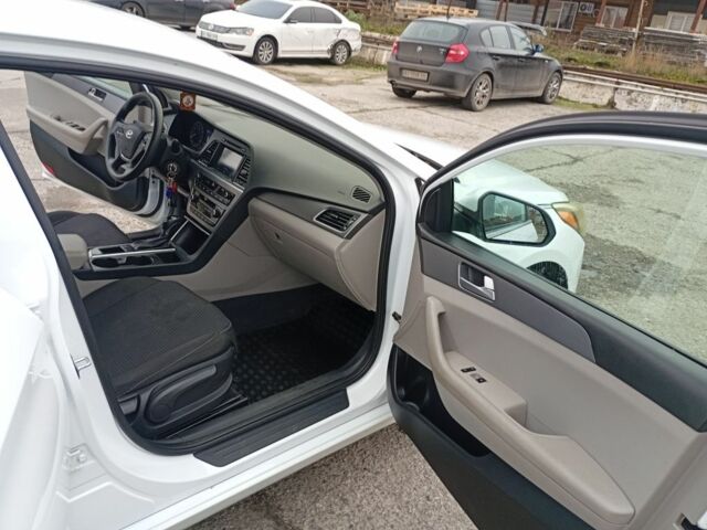 Белый Хендай Соната, объемом двигателя 2.4 л и пробегом 152 тыс. км за 10200 $, фото 8 на Automoto.ua