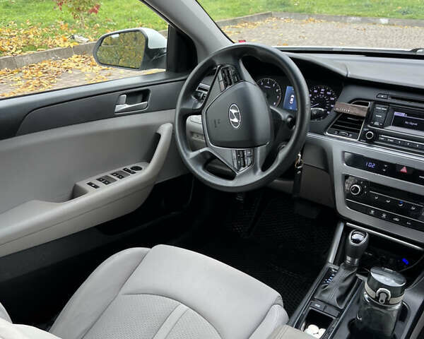 Белый Хендай Соната, объемом двигателя 2.36 л и пробегом 189 тыс. км за 8900 $, фото 14 на Automoto.ua