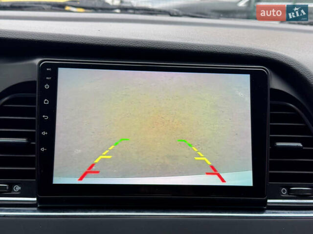 Белый Хендай Соната, объемом двигателя 2 л и пробегом 355 тыс. км за 9900 $, фото 19 на Automoto.ua