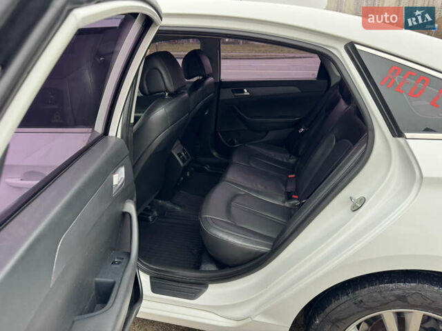 Белый Хендай Соната, объемом двигателя 2 л и пробегом 355 тыс. км за 9900 $, фото 27 на Automoto.ua