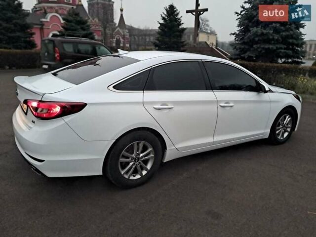 Белый Хендай Соната, объемом двигателя 2.4 л и пробегом 184 тыс. км за 10900 $, фото 6 на Automoto.ua