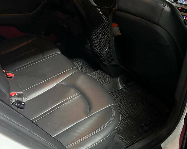 Белый Хендай Соната, объемом двигателя 2 л и пробегом 257 тыс. км за 9500 $, фото 8 на Automoto.ua