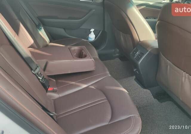 Білий Хендай Соната, об'ємом двигуна 1.7 л та пробігом 119 тис. км за 14950 $, фото 9 на Automoto.ua