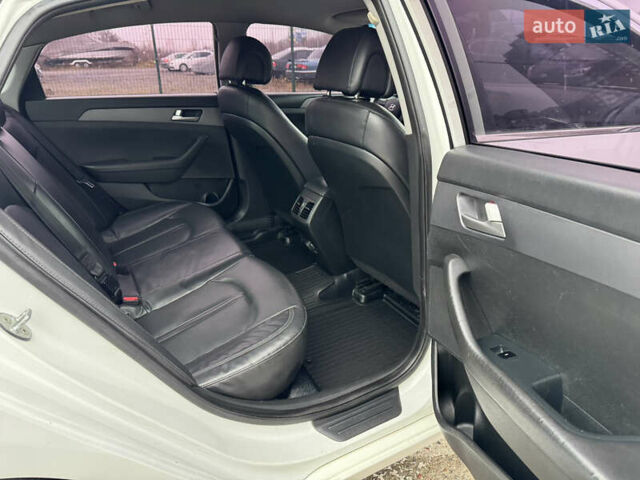 Белый Хендай Соната, объемом двигателя 2 л и пробегом 355 тыс. км за 9900 $, фото 10 на Automoto.ua