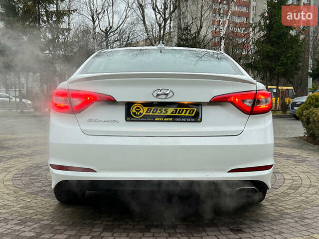 Белый Хендай Соната, объемом двигателя 2.36 л и пробегом 123 тыс. км за 9200 $, фото 5 на Automoto.ua
