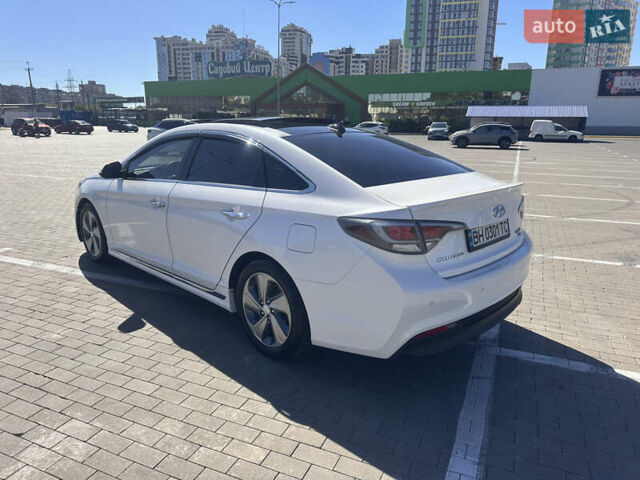 Белый Хендай Соната, объемом двигателя 2.36 л и пробегом 79 тыс. км за 17200 $, фото 4 на Automoto.ua