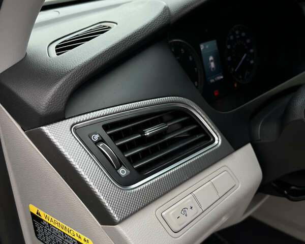 Белый Хендай Соната, объемом двигателя 2.36 л и пробегом 189 тыс. км за 8900 $, фото 23 на Automoto.ua