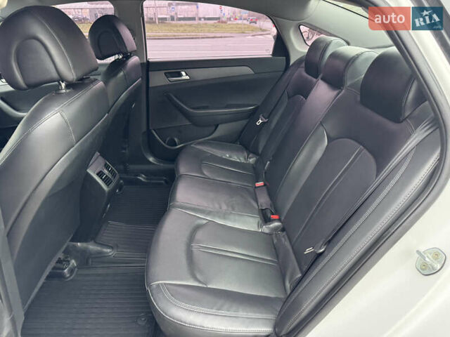 Белый Хендай Соната, объемом двигателя 2 л и пробегом 355 тыс. км за 9900 $, фото 28 на Automoto.ua