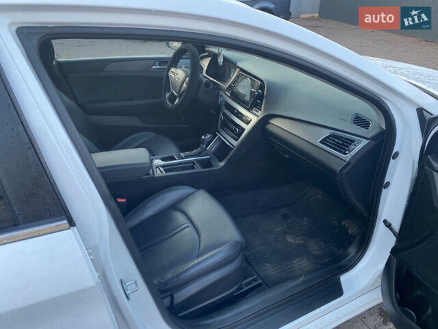 Белый Хендай Соната, объемом двигателя 2 л и пробегом 190 тыс. км за 11500 $, фото 6 на Automoto.ua
