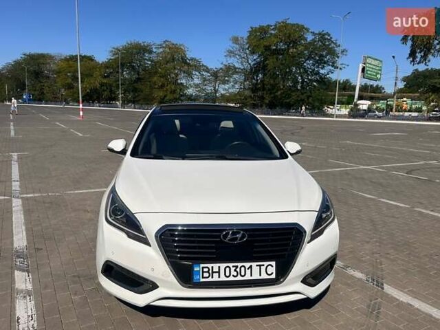 Белый Хендай Соната, объемом двигателя 2.36 л и пробегом 79 тыс. км за 17200 $, фото 1 на Automoto.ua