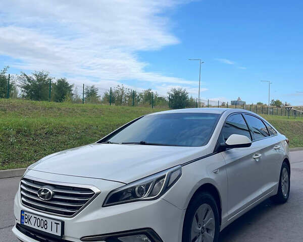 Білий Хендай Соната, об'ємом двигуна 2 л та пробігом 316 тис. км за 8800 $, фото 1 на Automoto.ua