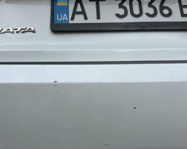 Белый Хендай Соната, объемом двигателя 2.36 л и пробегом 189 тыс. км за 8900 $, фото 11 на Automoto.ua