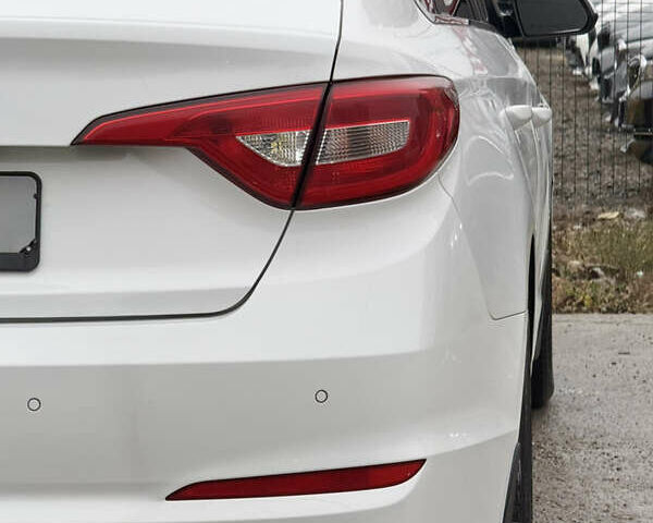 Белый Хендай Соната, объемом двигателя 2 л и пробегом 355 тыс. км за 9900 $, фото 52 на Automoto.ua