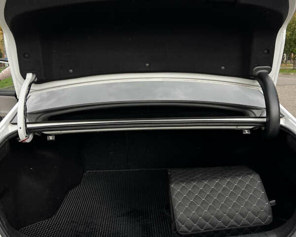 Белый Хендай Соната, объемом двигателя 2.36 л и пробегом 189 тыс. км за 8900 $, фото 25 на Automoto.ua