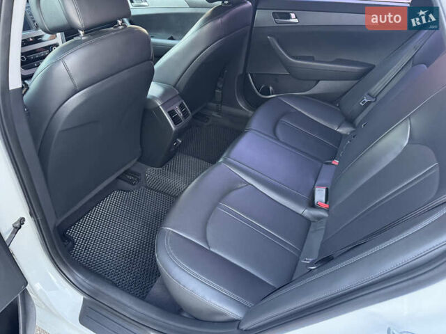 Білий Хендай Соната, об'ємом двигуна 2 л та пробігом 161 тис. км за 9999 $, фото 22 на Automoto.ua