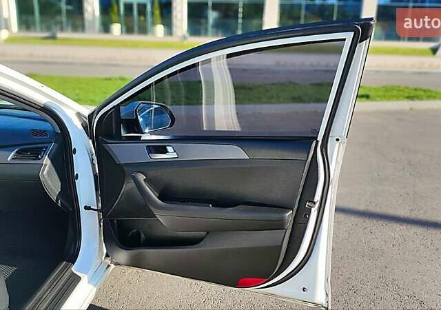 Хендай Соната 2016 в Днепре (Днепропетровске) на Automoto.ua Белый Хендай Соната, объемом двигателя 2 л и пробегом 412 тыс. км за 9999 $, фото 12 на Automoto.ua