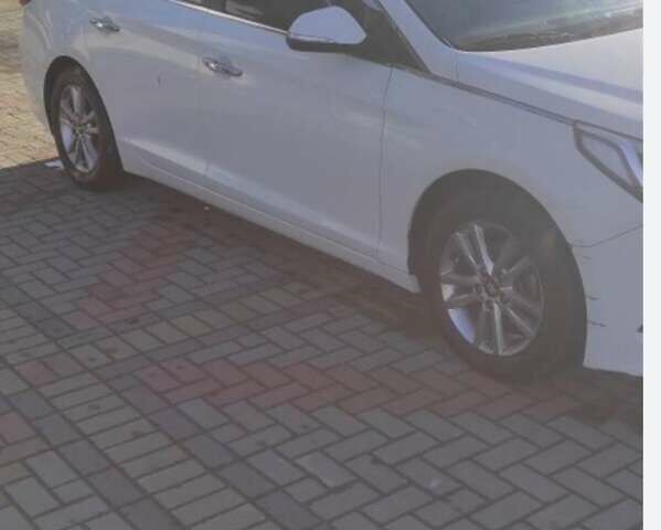 Белый Хендай Соната, объемом двигателя 2 л и пробегом 180 тыс. км за 10500 $, фото 1 на Automoto.ua