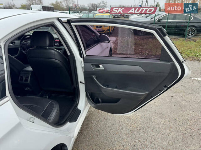 Белый Хендай Соната, объемом двигателя 2 л и пробегом 355 тыс. км за 9900 $, фото 29 на Automoto.ua