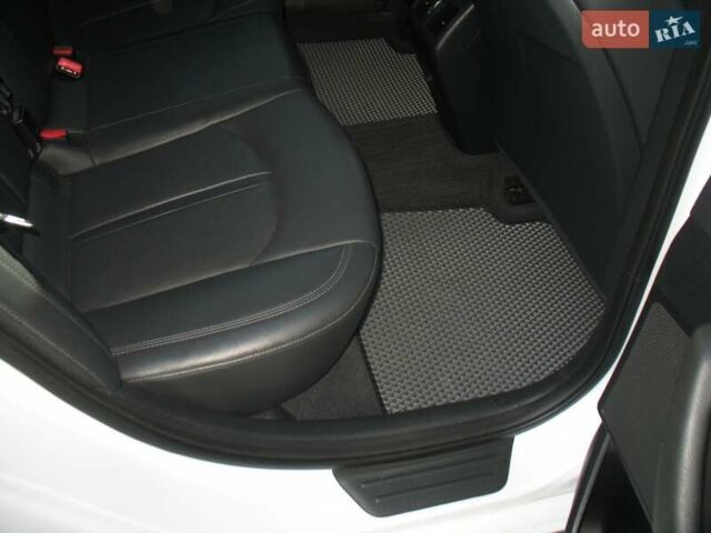 Білий Хендай Соната, об'ємом двигуна 2 л та пробігом 232 тис. км за 13600 $, фото 16 на Automoto.ua