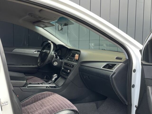 Білий Хендай Соната, об'ємом двигуна 2 л та пробігом 315 тис. км за 7950 $, фото 6 на Automoto.ua