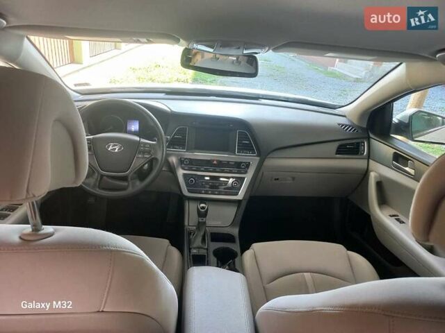 Белый Хендай Соната, объемом двигателя 2.36 л и пробегом 115 тыс. км за 10700 $, фото 3 на Automoto.ua