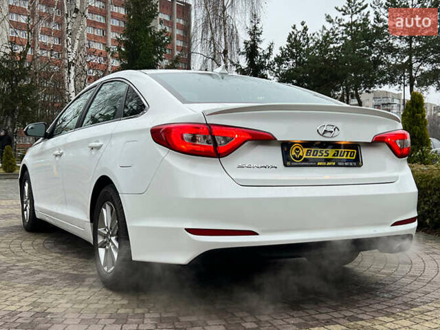 Белый Хендай Соната, объемом двигателя 2.36 л и пробегом 123 тыс. км за 9200 $, фото 4 на Automoto.ua