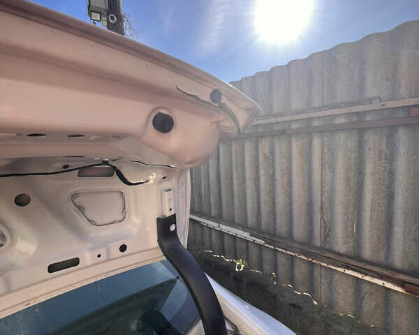 Хендай Соната 2016 в Одессе на Automoto.ua Белый Хендай Соната, объемом двигателя 0 л и пробегом 169 тыс. км за 9000 $, фото 9 на Automoto.ua