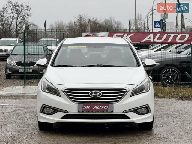 Белый Хендай Соната, объемом двигателя 2 л и пробегом 355 тыс. км за 9900 $, фото 1 на Automoto.ua