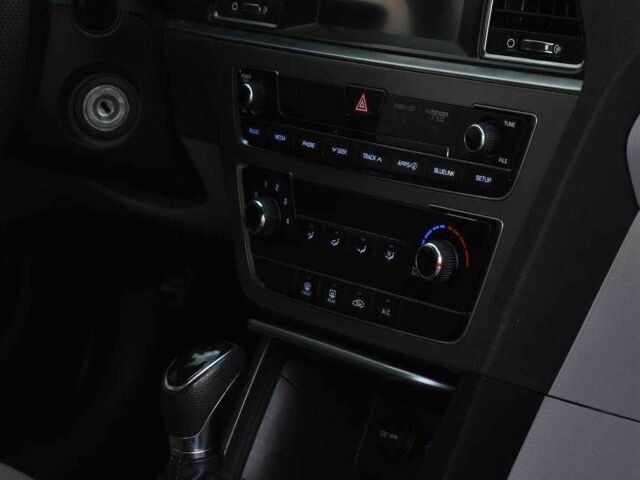 Белый Хендай Соната, объемом двигателя 2.4 л и пробегом 165 тыс. км за 9650 $, фото 11 на Automoto.ua