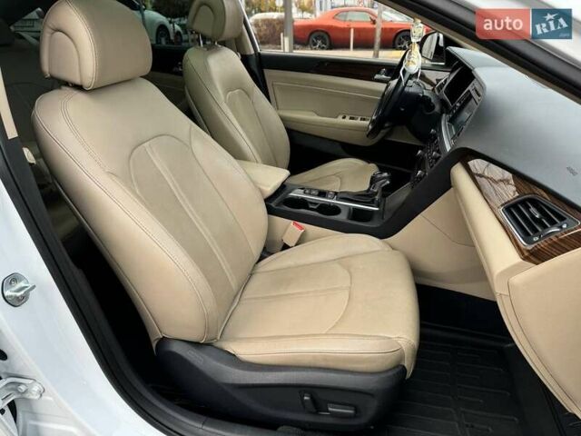 Белый Хендай Соната, объемом двигателя 2.36 л и пробегом 117 тыс. км за 12990 $, фото 11 на Automoto.ua