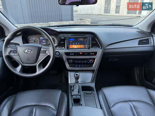 Білий Хендай Соната, об'ємом двигуна 2 л та пробігом 161 тис. км за 9999 $, фото 30 на Automoto.ua