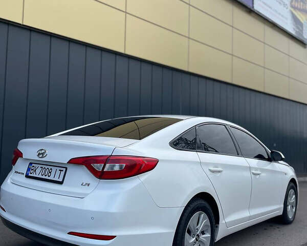 Білий Хендай Соната, об'ємом двигуна 2 л та пробігом 316 тис. км за 8800 $, фото 4 на Automoto.ua