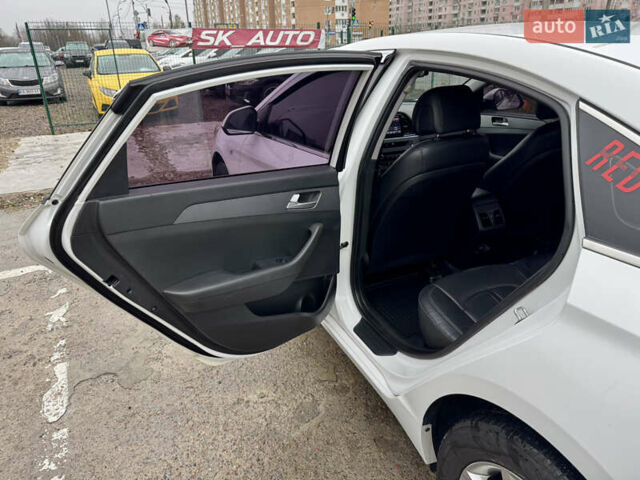 Белый Хендай Соната, объемом двигателя 2 л и пробегом 355 тыс. км за 9900 $, фото 25 на Automoto.ua